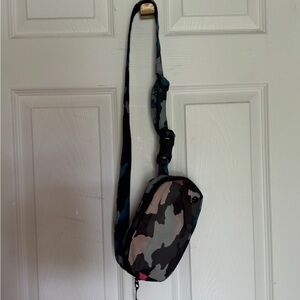 Lululemon everywhere belt bag 1L - Camo